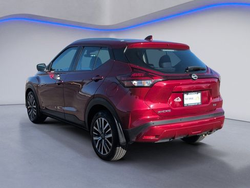 Used 2022 Nissan Kicks SV image 9