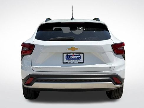 Used 2024 Chevrolet Trax LT w/ LT Convenience Package FWD image 4