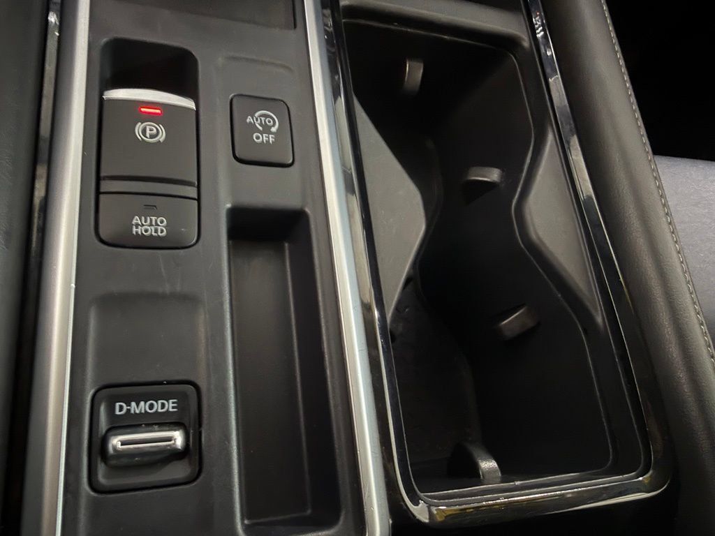 Used 2024 Nissan Pathfinder SV FWD image 4
