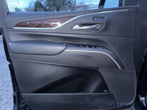 Used 2021 Cadillac Escalade Premium Luxury w/ LPO, Illumination Package image 11