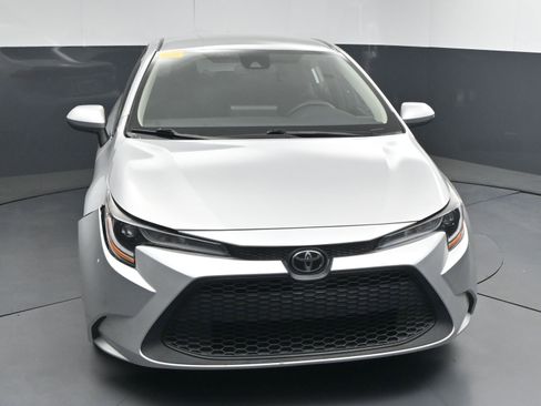 Used 2022 Toyota Corolla LE image 2