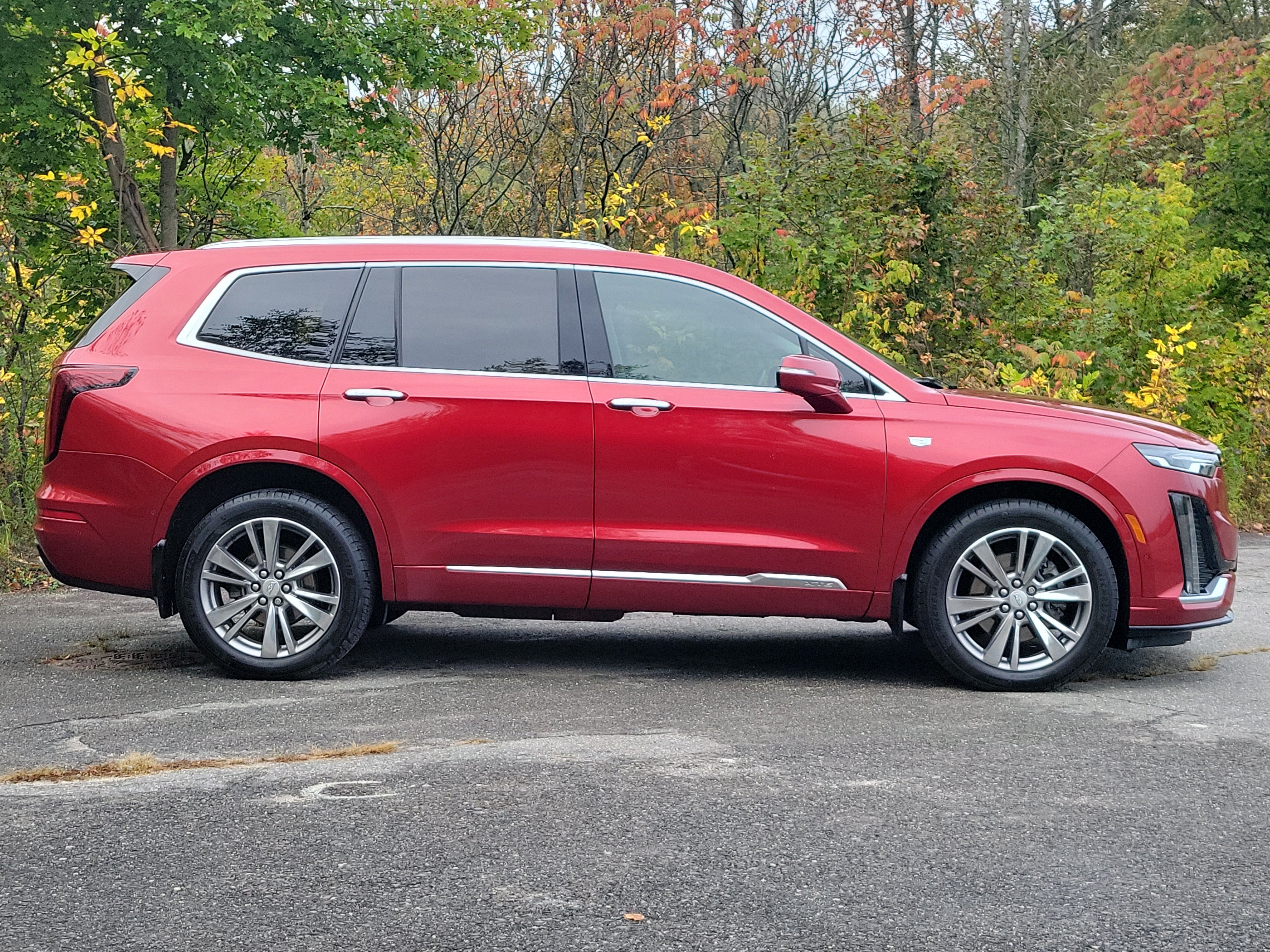 Certified 2022 Cadillac XT6 Premium Luxury w/ Technology Package AWD/4WD image 4