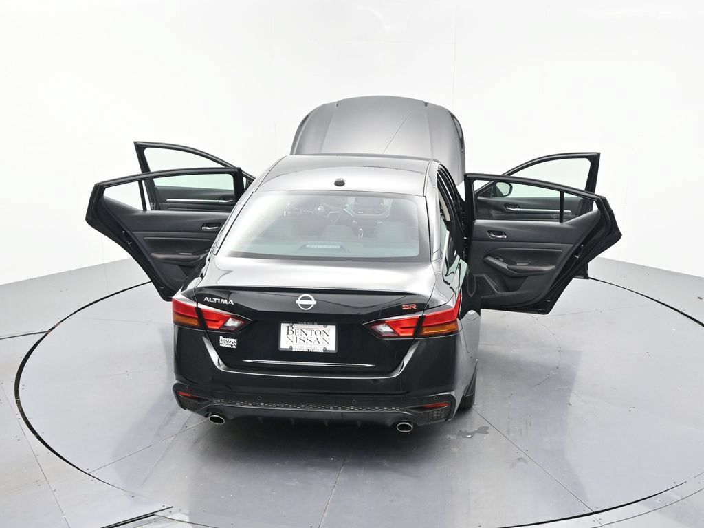 Used 2025 Nissan Altima 2.5 SR FWD image 25