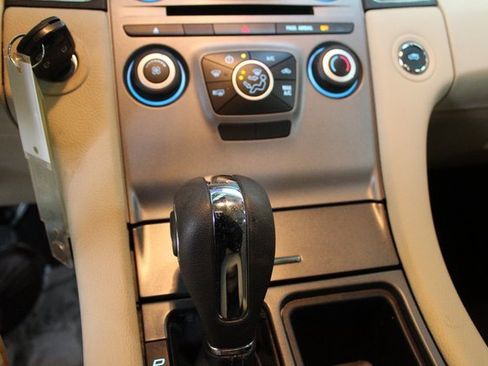 Used 2017 Ford Taurus SE image 17