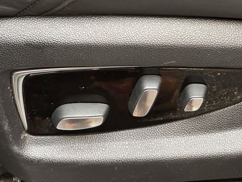 Used 2019 Cadillac Escalade ESV Luxury image 16