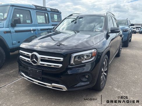 Used 2020 Mercedes-Benz GLB 250 4MATIC w/ Premium Package image 2