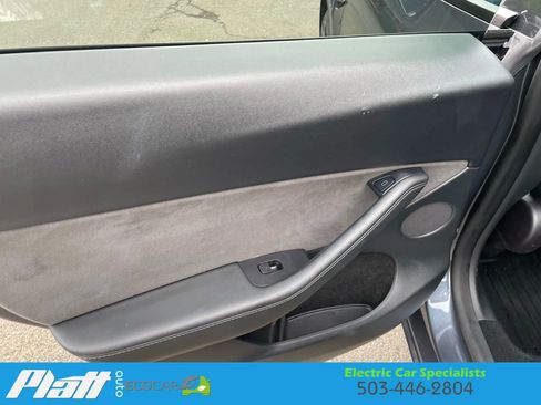 Used 2022 Tesla Model Y Performance image 37