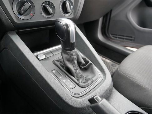 Used 2015 Volkswagen Jetta S image 30