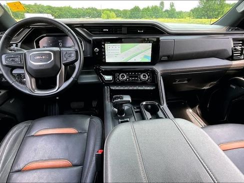 Used 2024 GMC Sierra 1500 AT4 w/ Technology Package AWD/4WD image 8
