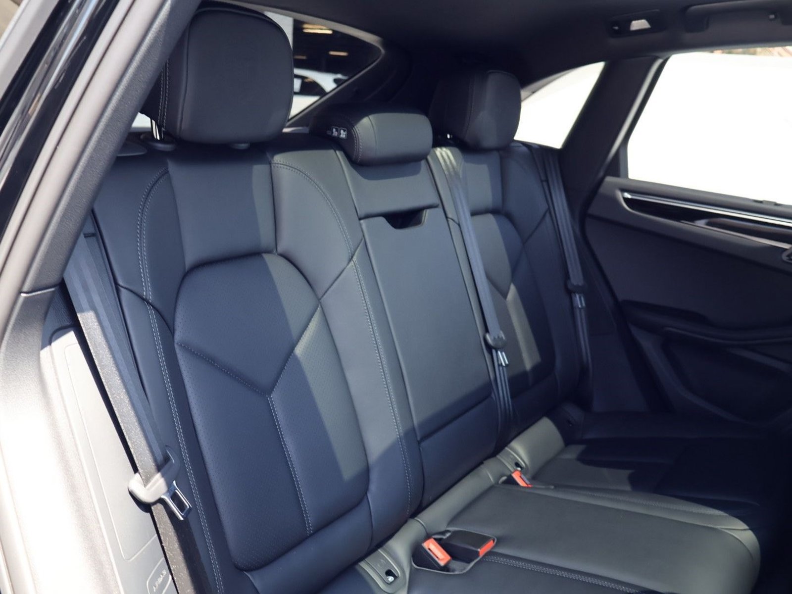 Certified 2026 Porsche Macan AWD/4WD image 22