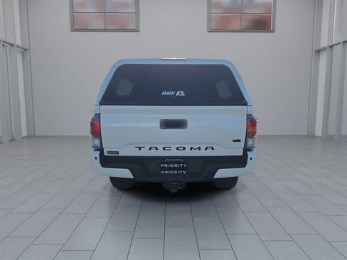 Used 2023 Toyota Tacoma TRD Off-Road w/ Technology Package AWD/4WD image 9