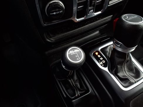 Used 2023 Jeep Gladiator Overland w/ Cold Weather Group image 11