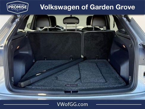 Certified 2022 Volkswagen Atlas Cross Sport SE AWD/4WD image 8