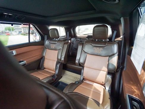 Used 2021 Ford Explorer King Ranch w/ Premium Technology Package image 35