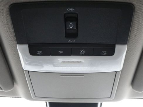 Used 2022 Nissan Altima 2.5 SV w/ SV Premium Package image 16