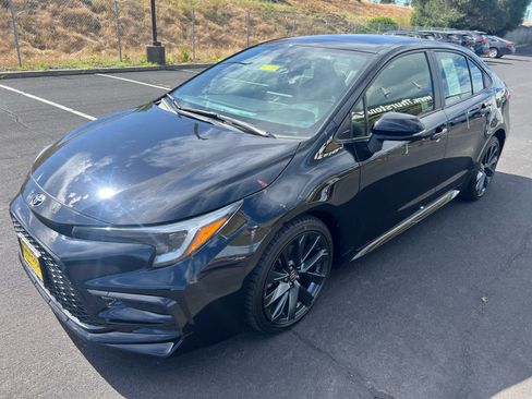 Used 2024 Toyota Corolla SE w/ SE Premium Package FWD image 5