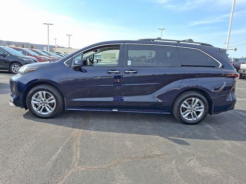 New 2026 Toyota Sienna XLE AWD/4WD image 4