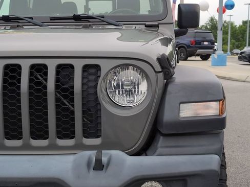 Used 2020 Jeep Gladiator Sport w/ Quick Order Package 24S AWD/4WD image 12