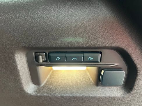 Used 2023 Ford Explorer King Ranch w/ Technology Package image 26