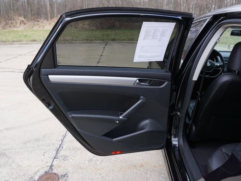 Used 2019 Volkswagen Passat 2.0T Wolfsburg image 14