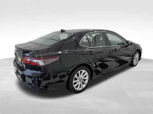 Used 2024 Toyota Camry LE image 5
