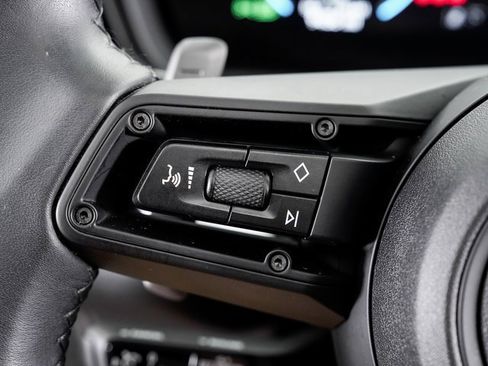 Used 2025 Porsche Cayenne image 14