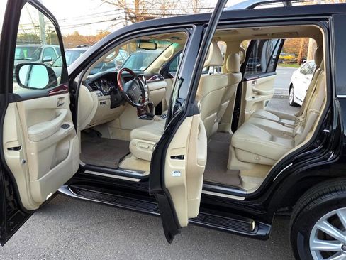 Used 2011 Lexus LX 570 4WD image 25