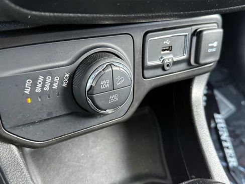 Certified 2023 Jeep Renegade Trailhawk AWD/4WD image 33