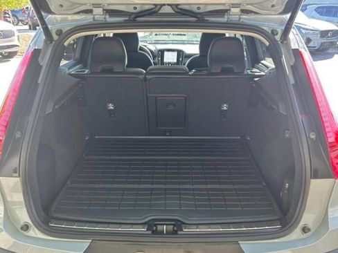 Used 2024 Volvo XC40 B5 Plus w/ Protection Package Premier AWD/4WD image 13