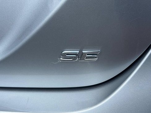 Used 2023 Toyota Camry SE FWD image 5