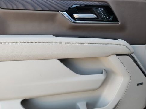 Used 2025 GMC Yukon XL Denali w/ Sun & Power Step Package image 20