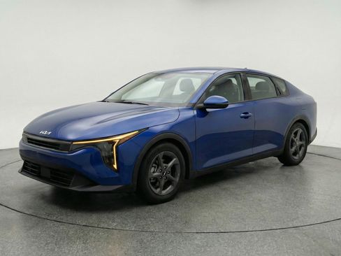 Used 2025 Kia K4 FWD image 3