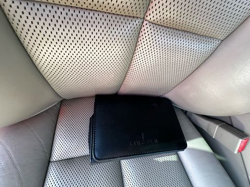 Used 2012 Lincoln Navigator 2WD image 27