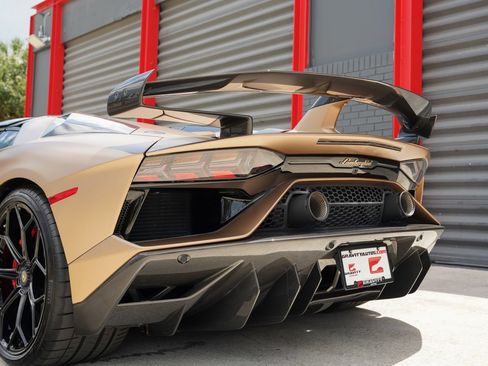 Used 2020 Lamborghini Aventador SVJ AWD/4WD image 5