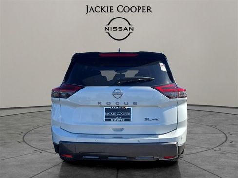 Certified 2025 Nissan Rogue SL w/ SL Premium Package image 4