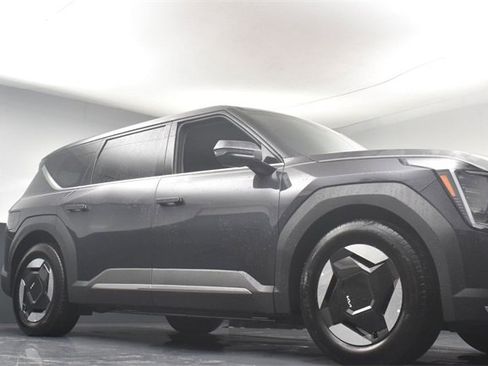 Certified 2026 Kia EV9 Light image 31