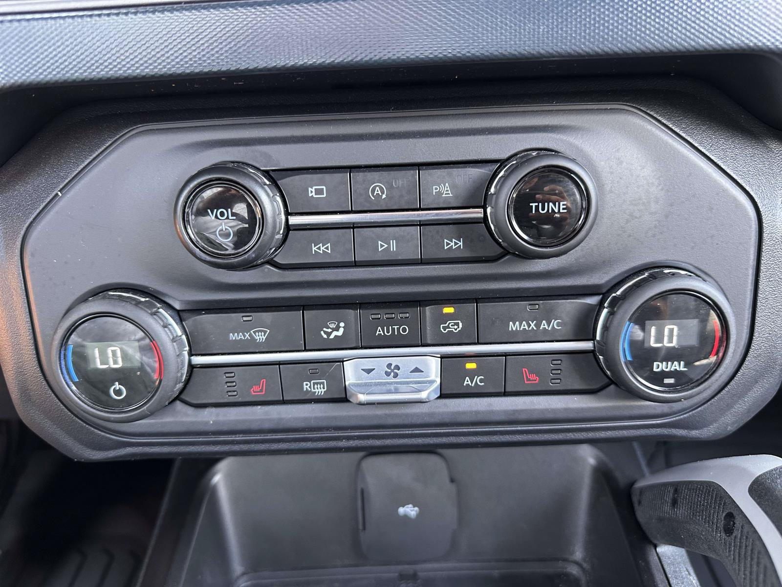 Used 2023 Ford Bronco Outer Banks w/ Sasquatch Package AWD/4WD image 24