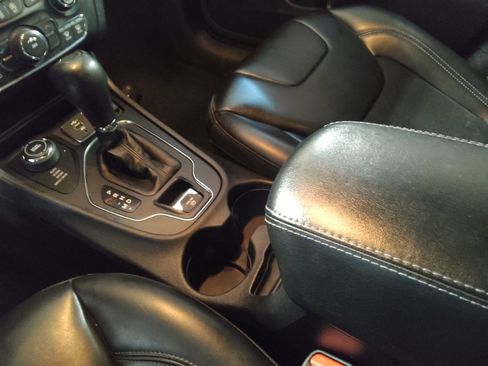 Used 2020 Jeep Cherokee Latitude Plus w/ Cold Weather Group image 26