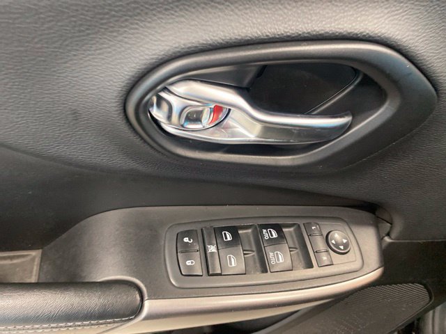 Used 2019 Jeep Cherokee Latitude Plus w/ Comfort/Convenience Group AWD/4WD image 30