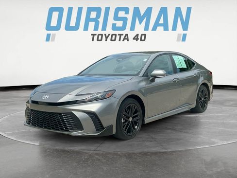 Used 2025 Toyota Camry SE FWD image 3