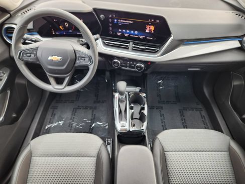 Certified 2025 Chevrolet Trax LT FWD image 25