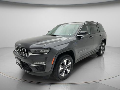Used 2023 Jeep Grand Cherokee 4WD 4xe image 3