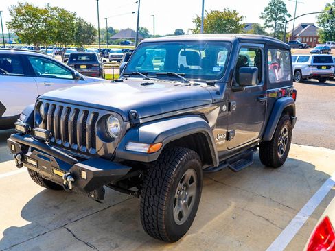 Used 2019 Jeep Wrangler Sport AWD/4WD image 2