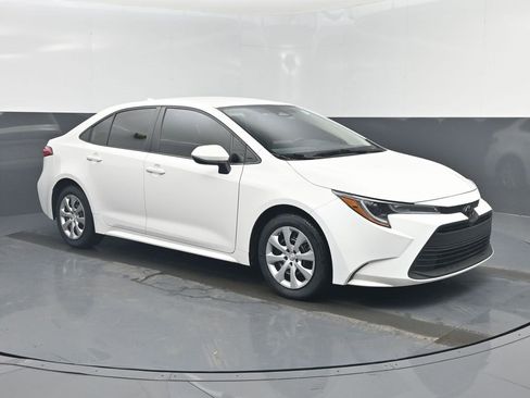 Used 2024 Toyota Corolla LE image 1