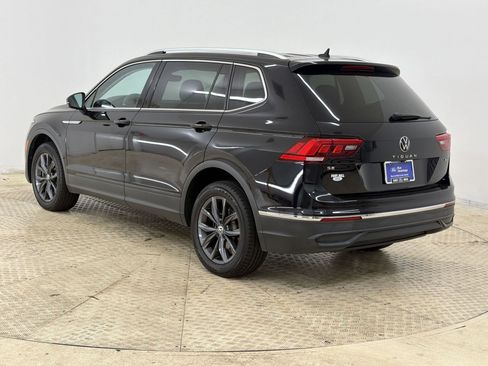 Used 2022 Volkswagen Tiguan SE w/ Panoramic Sunroof Package image 3