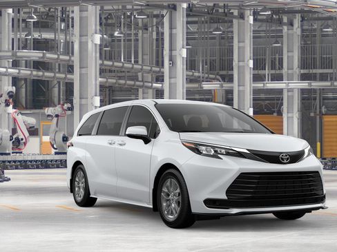 New 2026 Toyota Sienna LE FWD image 17