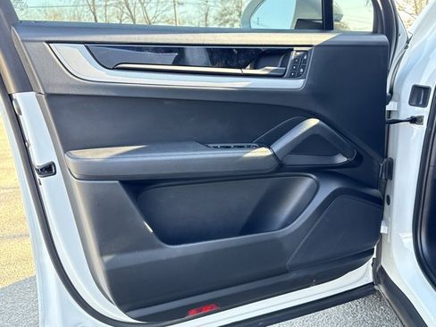 Used 2024 Porsche Cayenne image 15