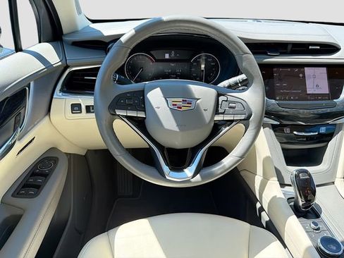 Used 2021 Cadillac XT6 Premium Luxury AWD/4WD image 23