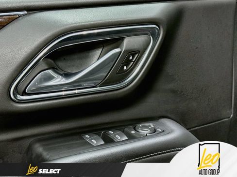 Used 2024 GMC Yukon XL SLE AWD/4WD image 18
