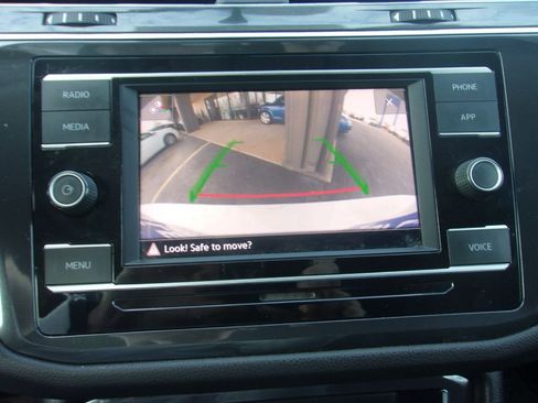 Used 2021 Volkswagen Tiguan S image 11